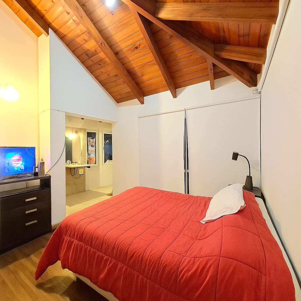 VENTA CASA 3 DORM COCHERA Y PILETA MENDIOLAZA