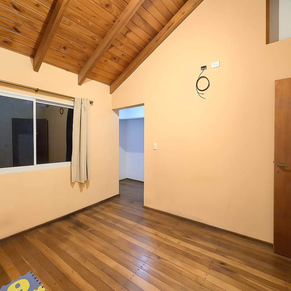 VENTA CASA 3 DORM COCHERA Y PILETA MENDIOLAZA