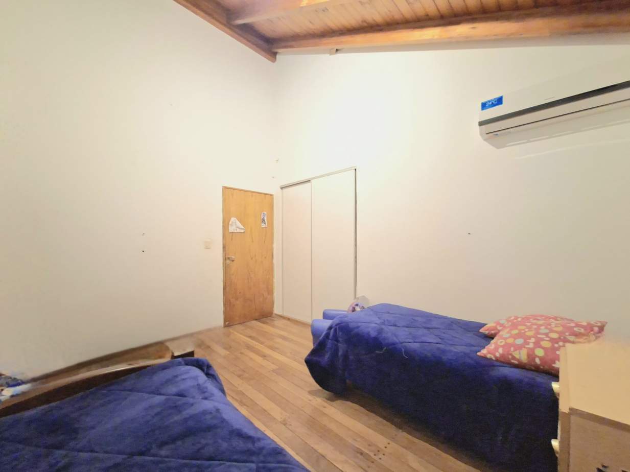 VENTA CASA 3 DORM COCHERA Y PILETA MENDIOLAZA