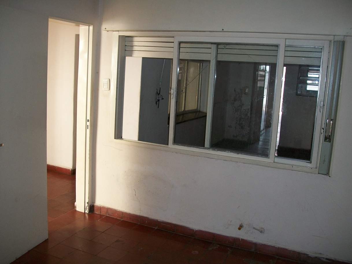 CASA EN ALQUILER SOBRE AV. SABATTINI 4386 DE 3 DORM CLOCAL Y GARAGE