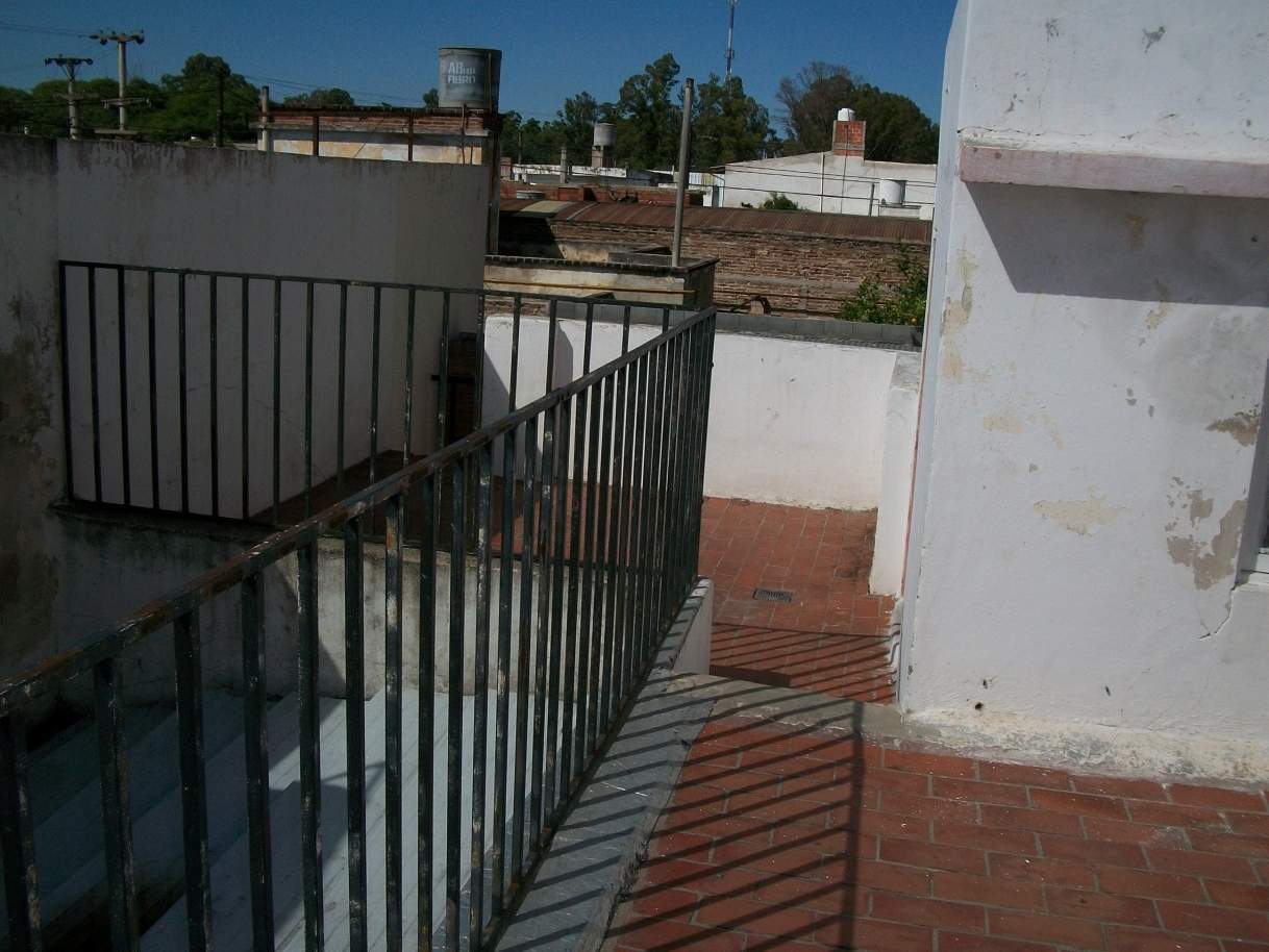 CASA EN ALQUILER SOBRE AV. SABATTINI 4386 DE 3 DORM CLOCAL Y GARAGE