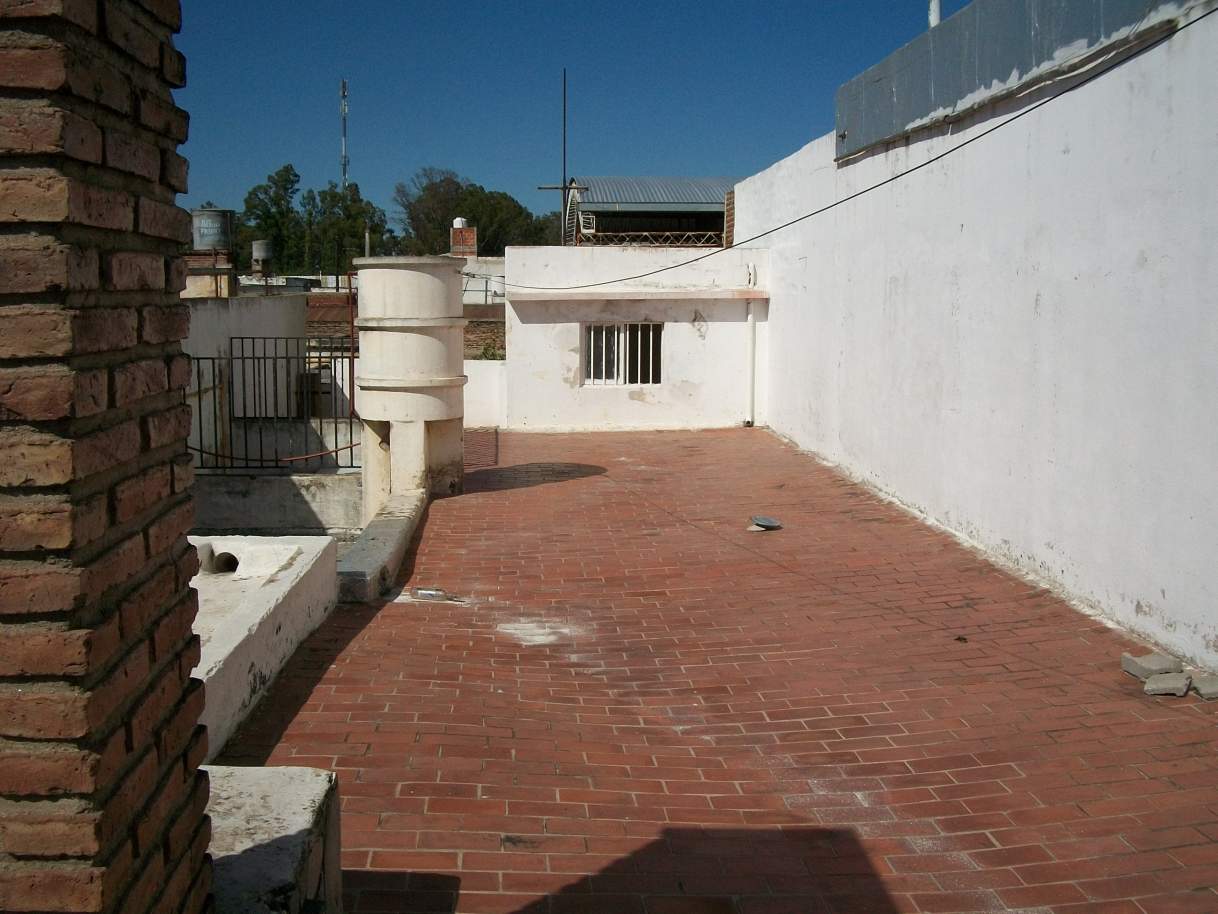 CASA EN ALQUILER SOBRE AV. SABATTINI 4386 DE 3 DORM CLOCAL Y GARAGE