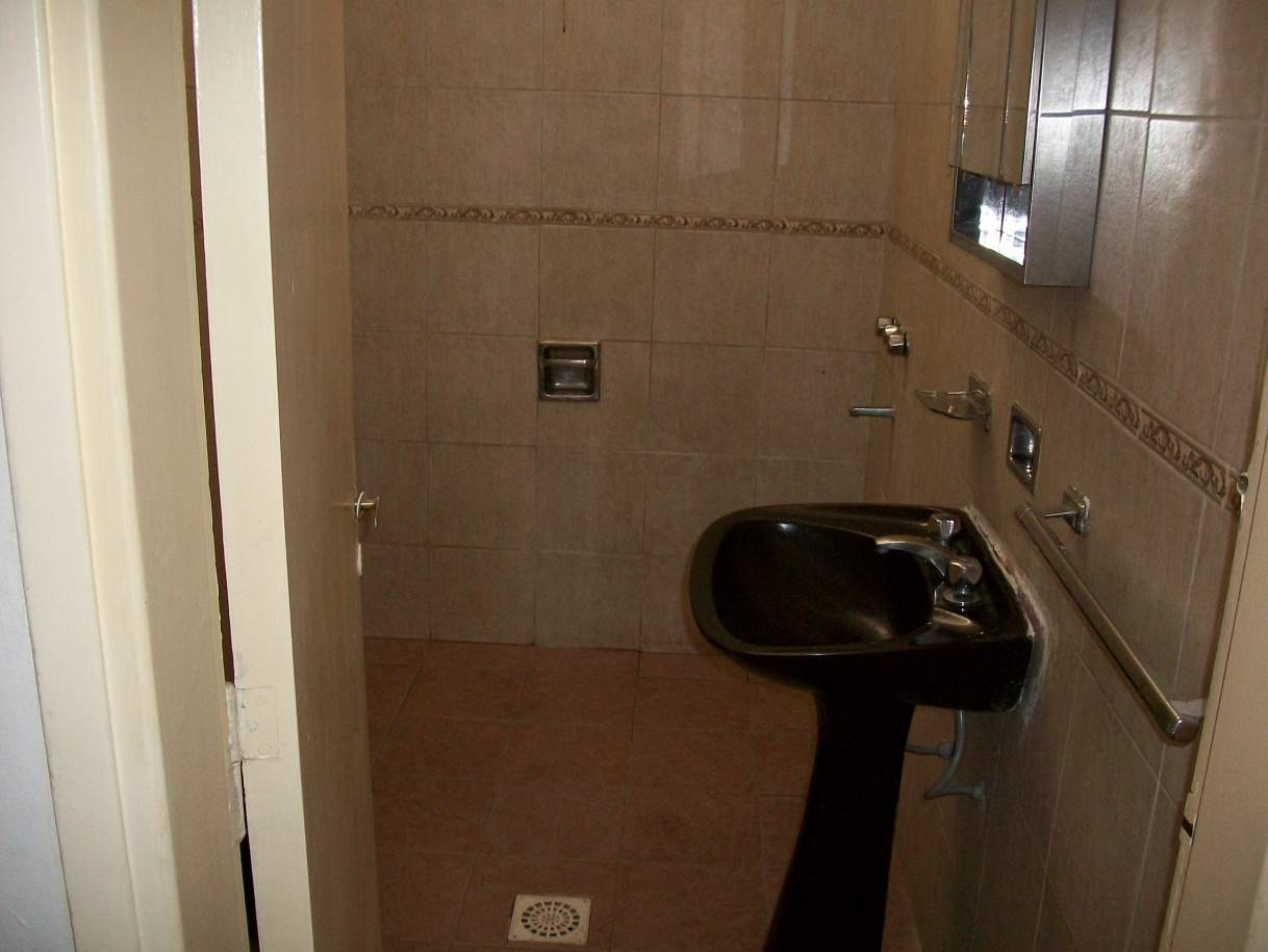 CASA EN ALQUILER SOBRE AV. SABATTINI 4386 DE 3 DORM CLOCAL Y GARAGE