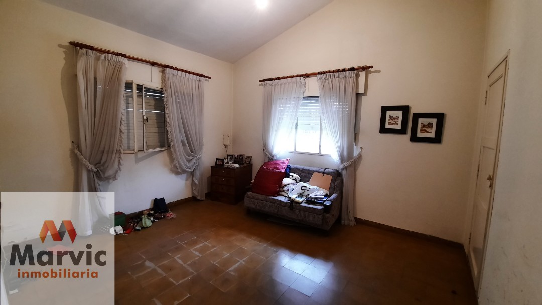 B Marques, Excelente ubicación. Casa con gran terreno