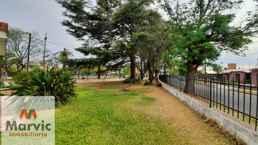 B Marques, Excelente ubicación. Casa con gran terreno