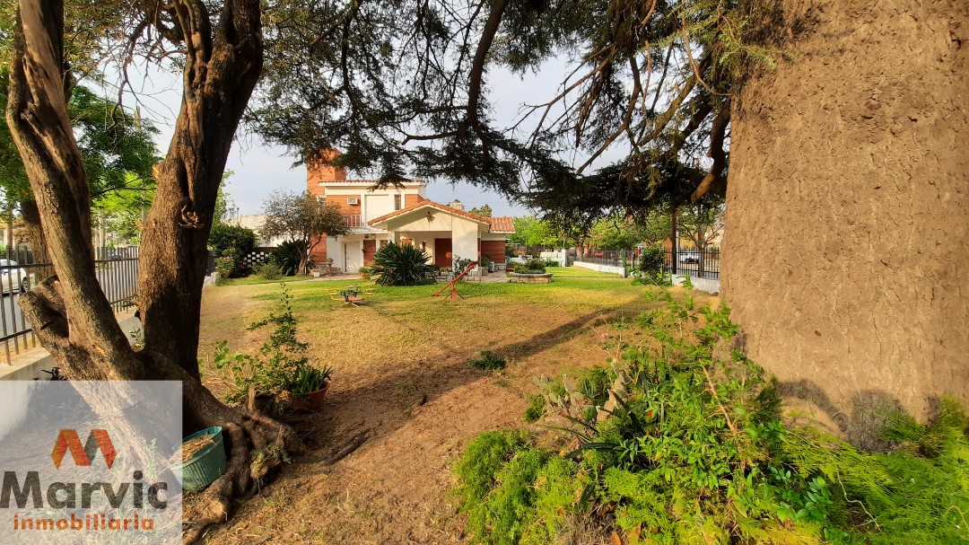 B Marques, Excelente ubicación. Casa con gran terreno