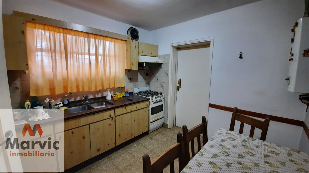 B Marques, Excelente ubicación. Casa con gran terreno