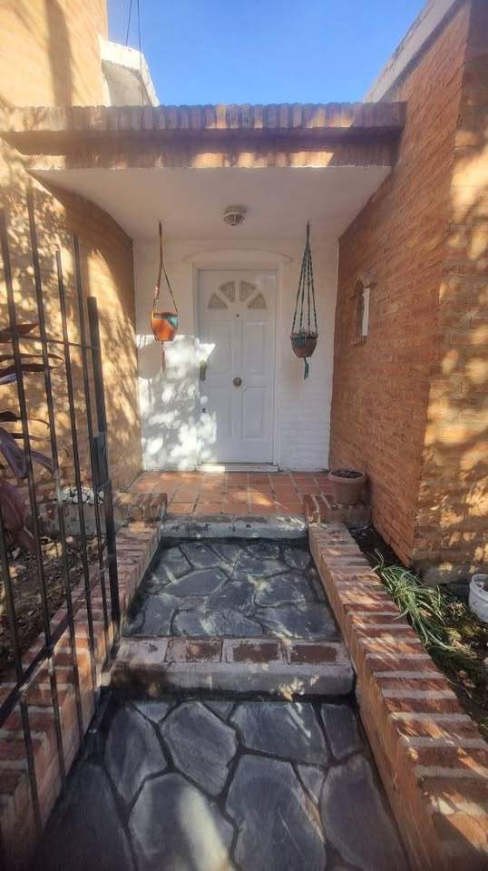 CASA EN VENTA 3 DORM  AV VALPARAÍSO-JOCKEY CLUB CÓRDOBA