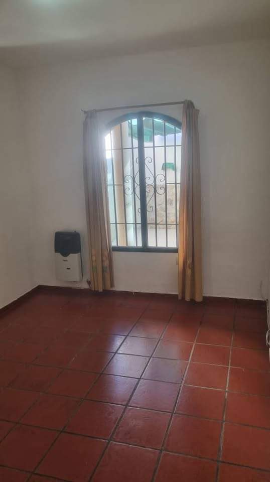 CASA EN VENTA 3 DORM  AV VALPARAÍSO-JOCKEY CLUB CÓRDOBA