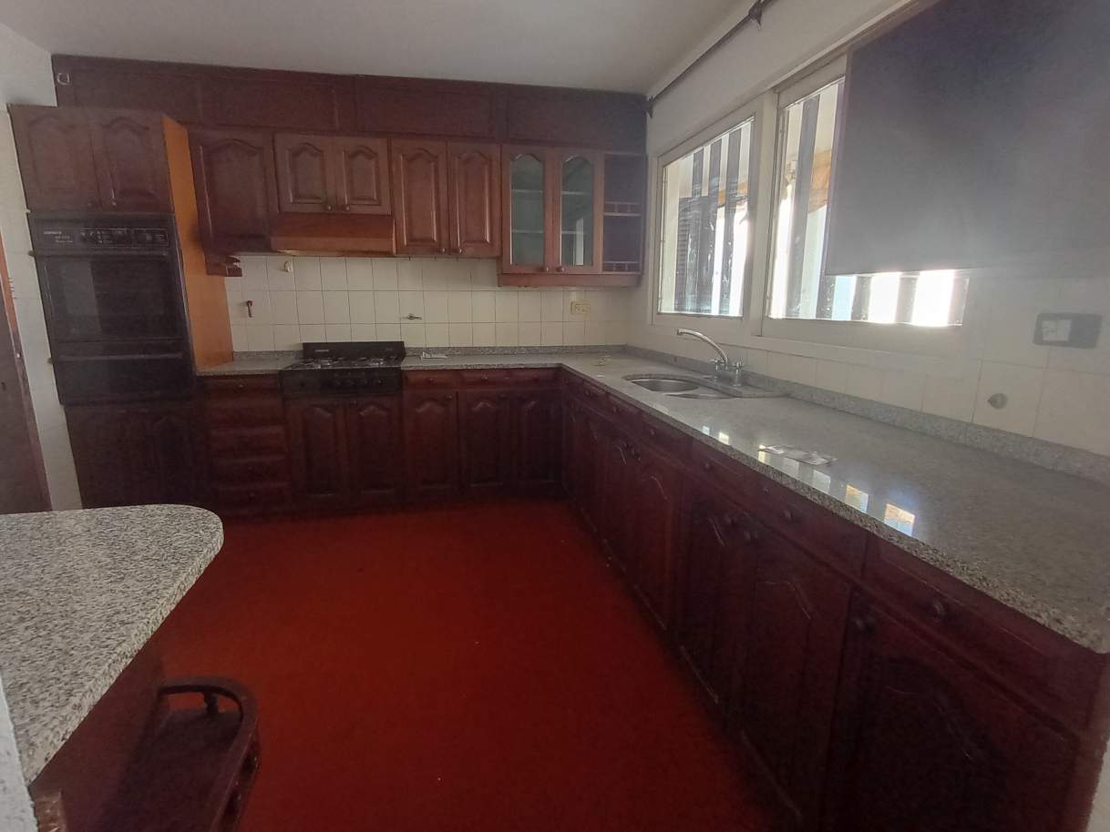 GRAN INMUEBLE , CATEGORÍA !!! CON ESCRITURA Y PLANOS