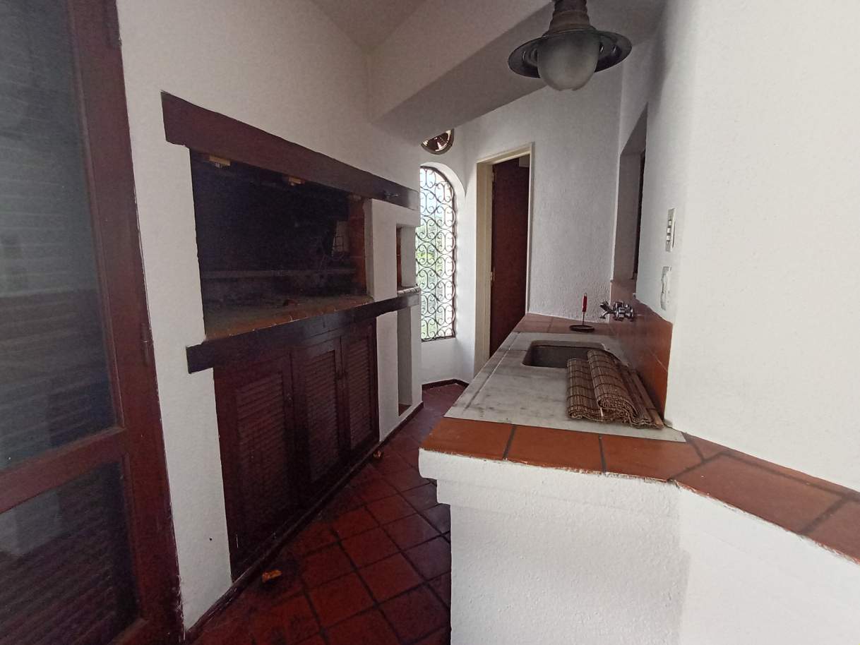 GRAN INMUEBLE , CATEGORÍA !!! CON ESCRITURA Y PLANOS