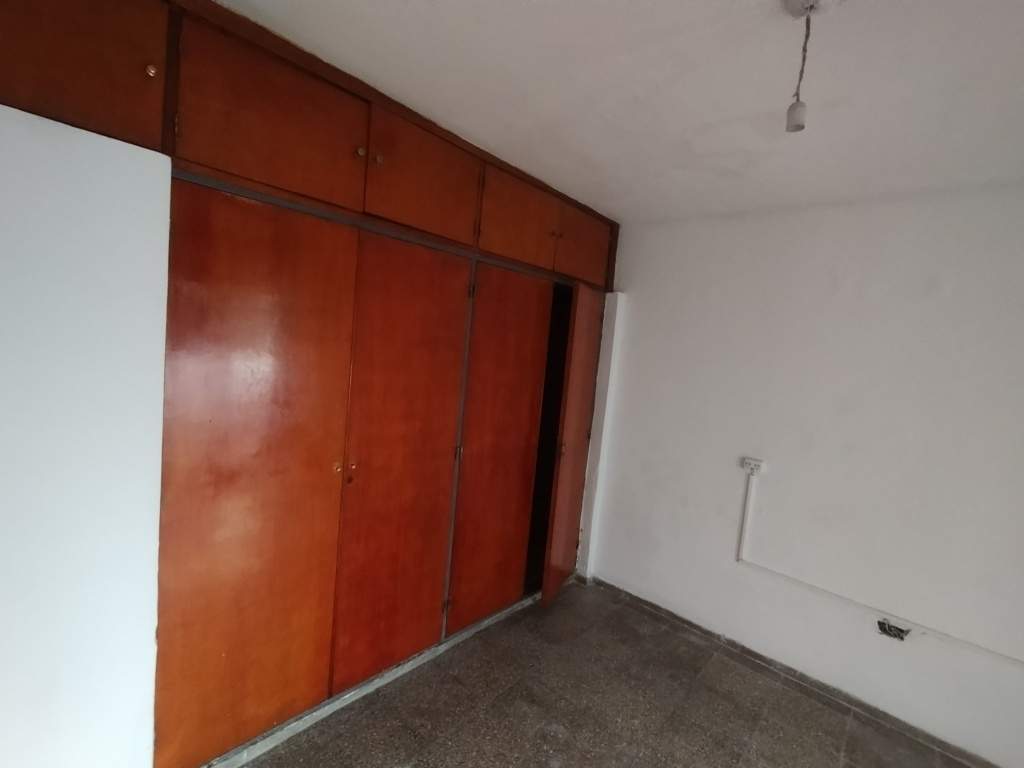Casa interna en barrio Yapeyú - Cochera propia
