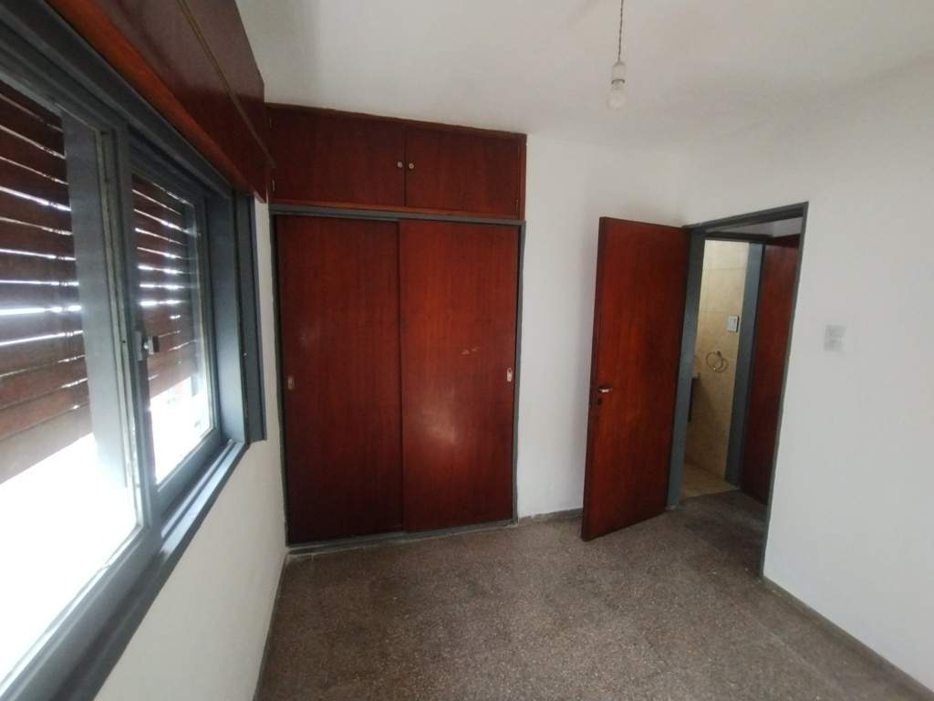 Casa interna en barrio Yapeyú - Cochera propia