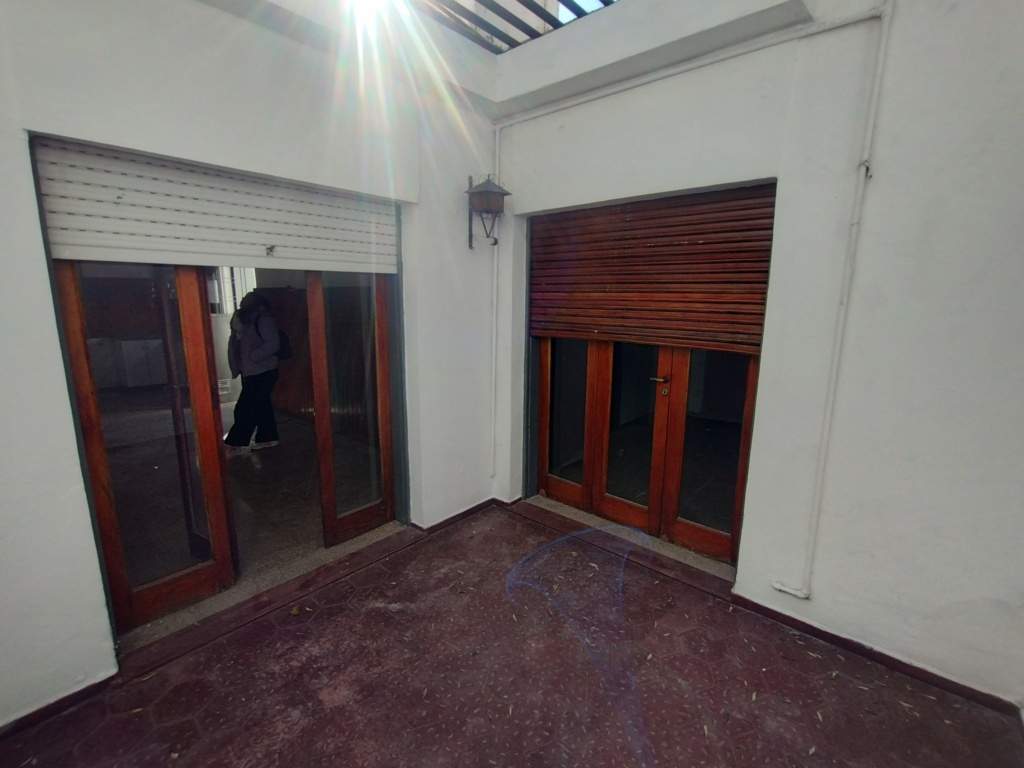 Casa interna en barrio Yapeyú - Cochera propia