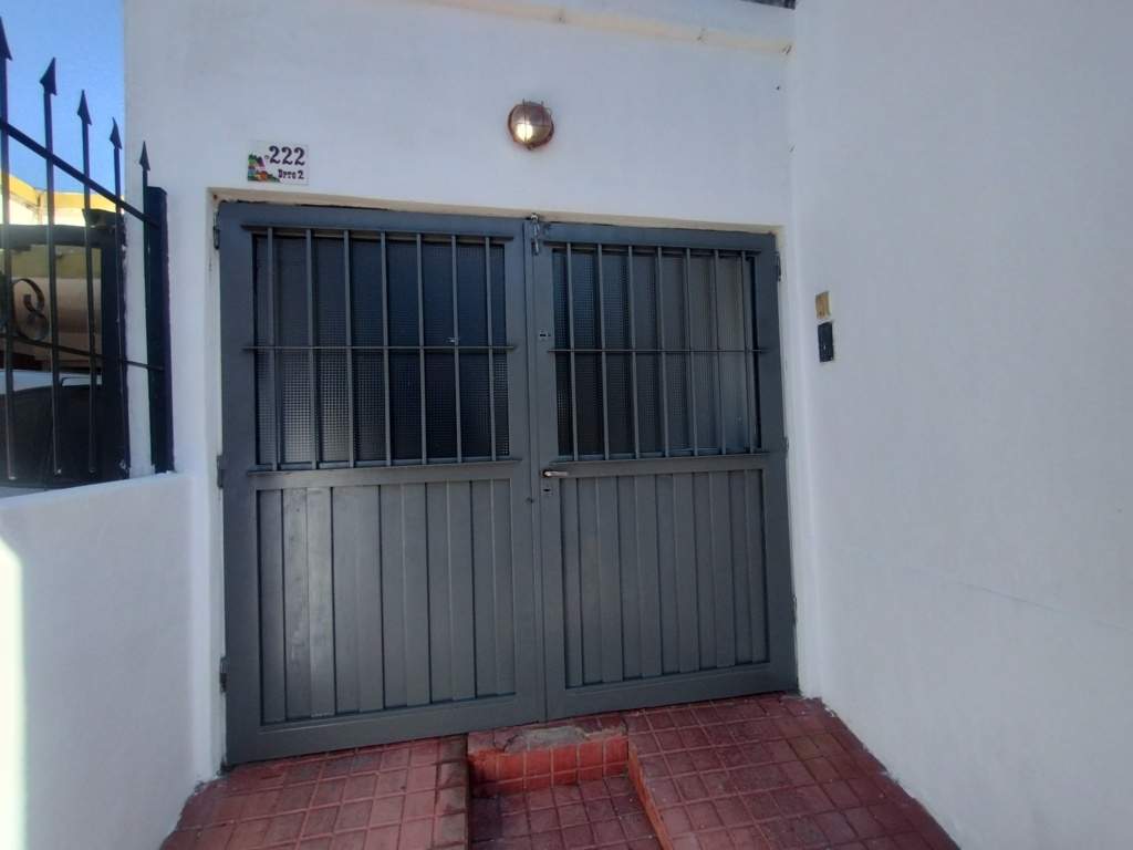 Casa interna en barrio Yapeyú - Cochera propia