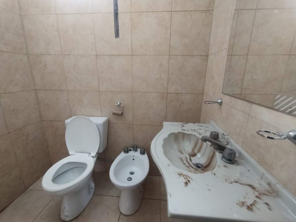 Casa interna en barrio Yapeyú - Cochera propia