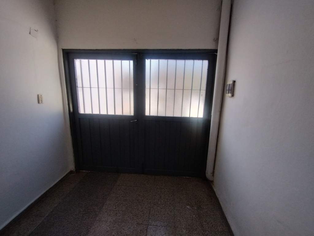 Casa interna en barrio Yapeyú - Cochera propia