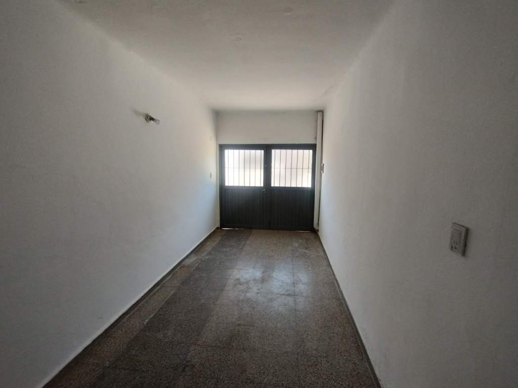 Casa interna en barrio Yapeyú - Cochera propia