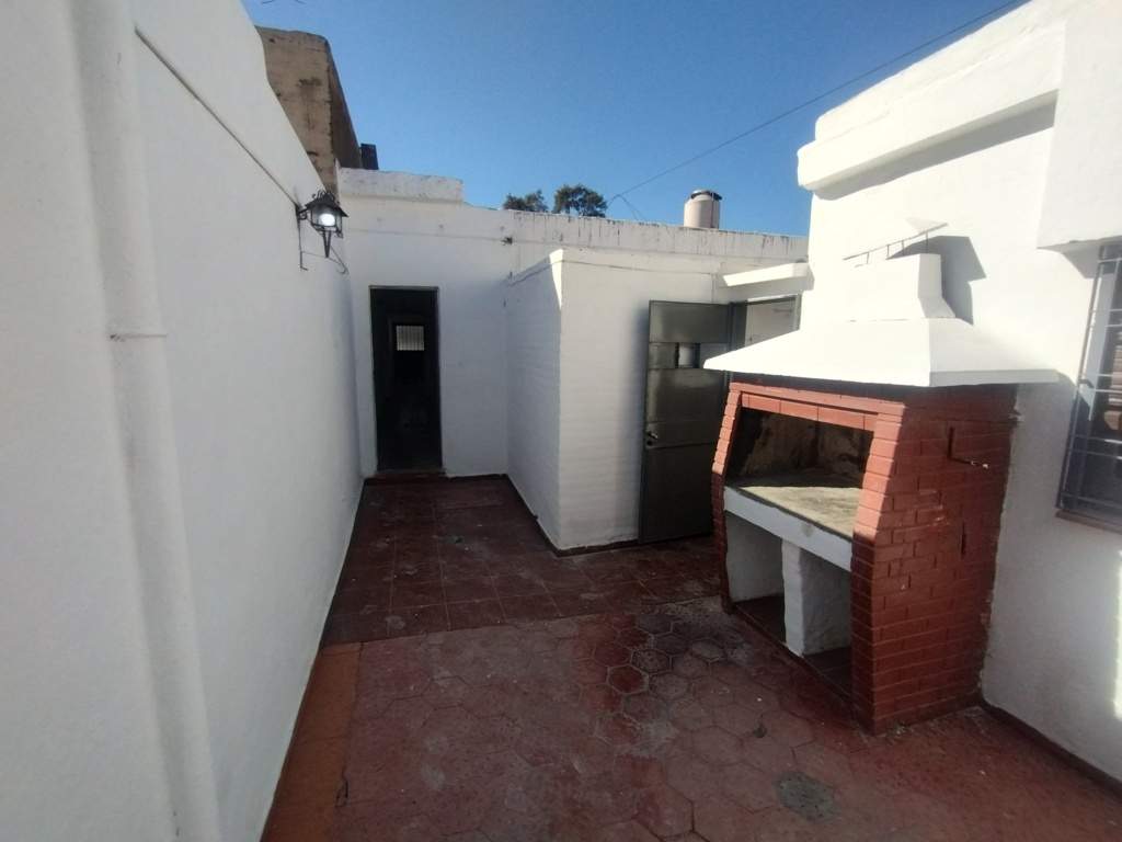 Casa interna en barrio Yapeyú - Cochera propia