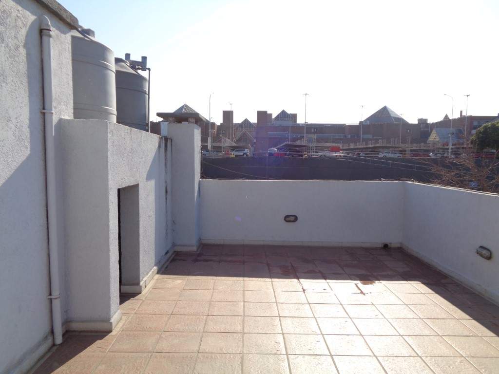 Barrio Villa Cabrera - Departamento de 1 Dormitorio, Amplio y Luminoso con Cocina Separada, Calefactor y Terraza Amplia con Excelente Vista