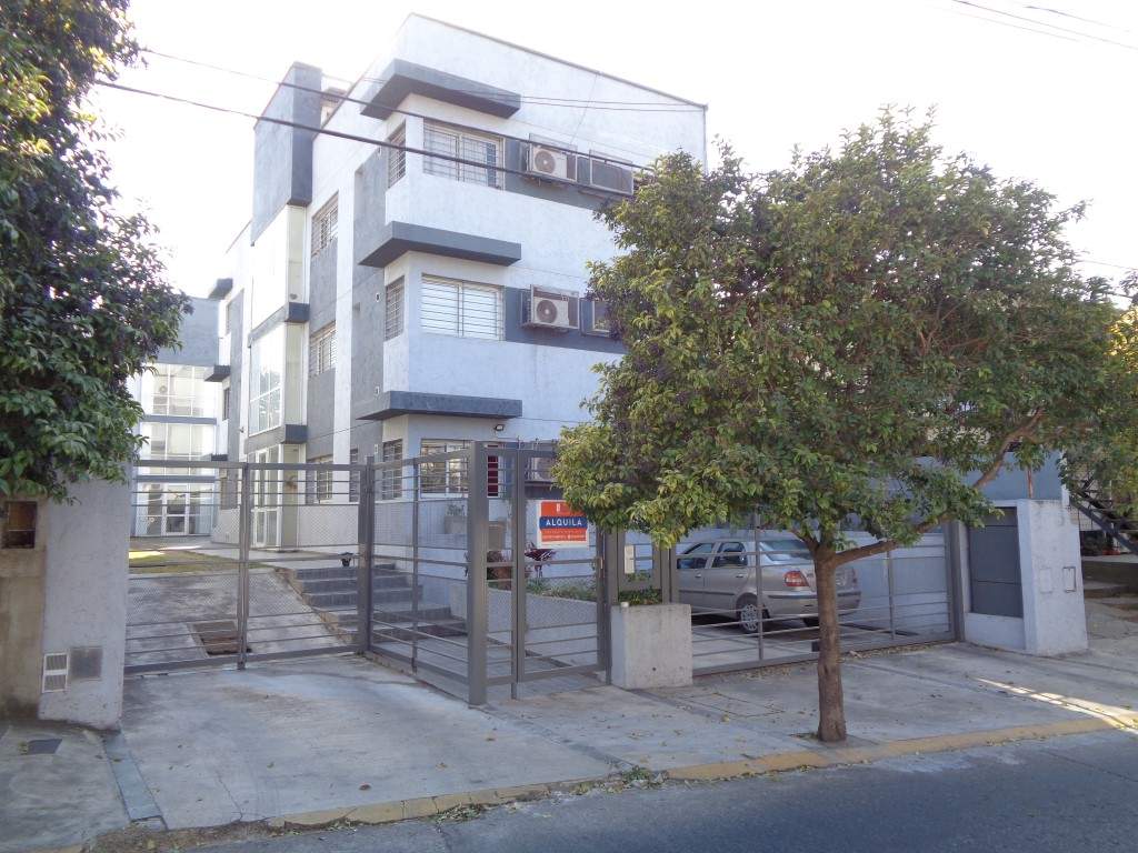 Barrio Villa Cabrera - Departamento de 1 Dormitorio, Amplio y Luminoso con Cocina Separada, Calefactor y Terraza Amplia con Excelente Vista