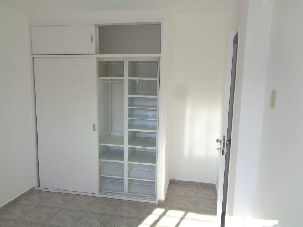 Barrio Villa Cabrera - Departamento de 1 Dormitorio, Amplio y Luminoso con Cocina Separada, Calefactor y Terraza Amplia con Excelente Vista