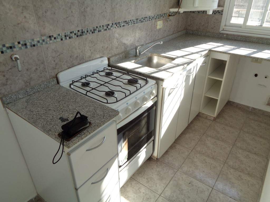 Barrio Villa Cabrera - Departamento de 1 Dormitorio, Amplio y Luminoso con Cocina Separada, Calefactor y Terraza Amplia con Excelente Vista