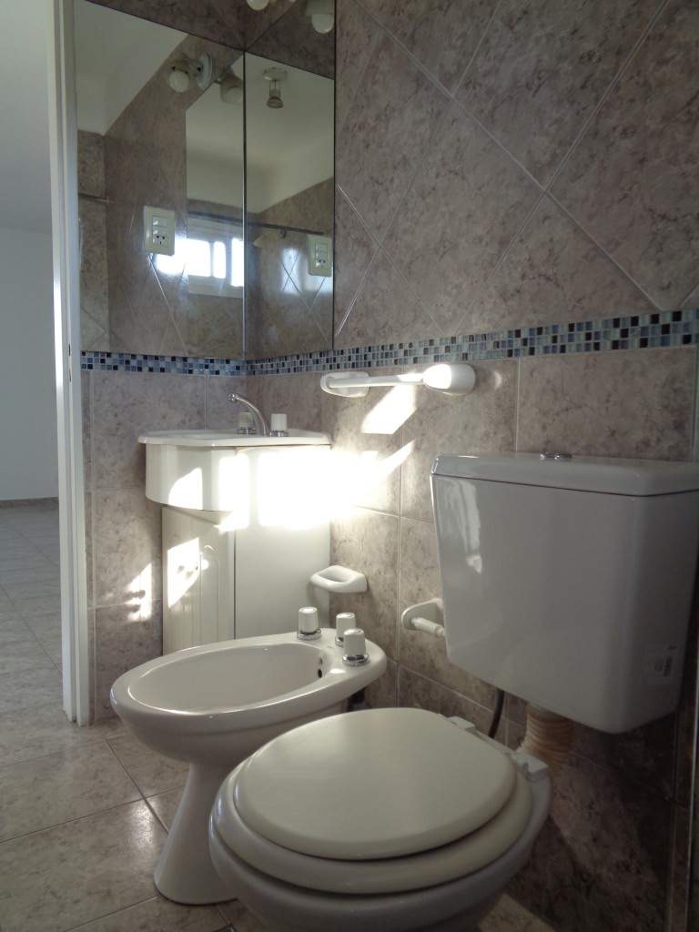 Barrio Villa Cabrera - Departamento de 1 Dormitorio, Amplio y Luminoso con Cocina Separada, Calefactor y Terraza Amplia con Excelente Vista