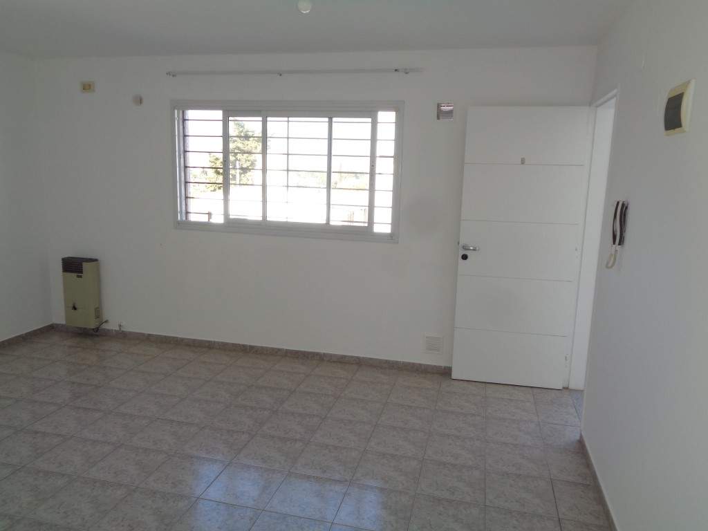 Barrio Villa Cabrera - Departamento de 1 Dormitorio, Amplio y Luminoso con Cocina Separada, Calefactor y Terraza Amplia con Excelente Vista