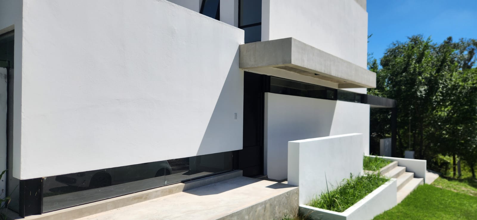 Casa de diseño en barrio La Carolina -  Vista  Seguridad  Diseño Pileta