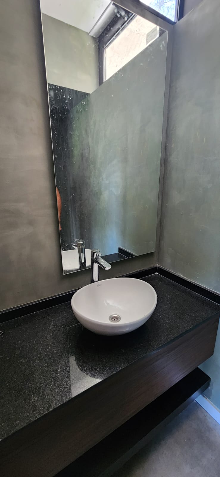 Casa de diseño en barrio La Carolina -  Vista  Seguridad  Diseño Pileta