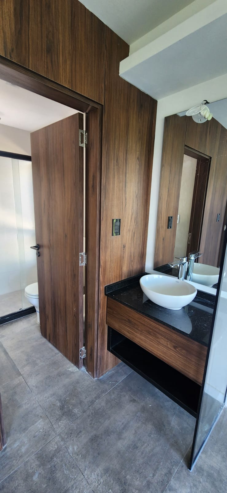 Casa de diseño en barrio La Carolina -  Vista  Seguridad  Diseño Pileta