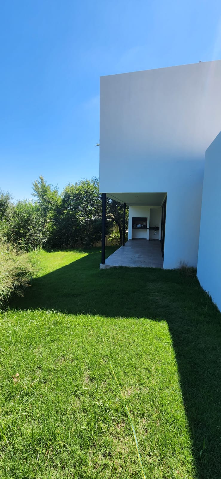 Casa de diseño en barrio La Carolina -  Vista  Seguridad  Diseño Pileta