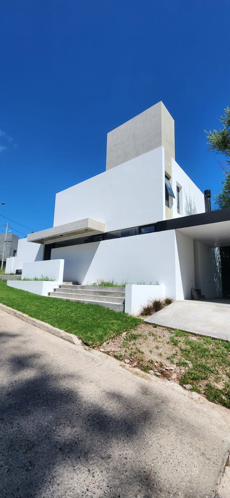 Casa de diseño en barrio La Carolina -  Vista  Seguridad  Diseño Pileta