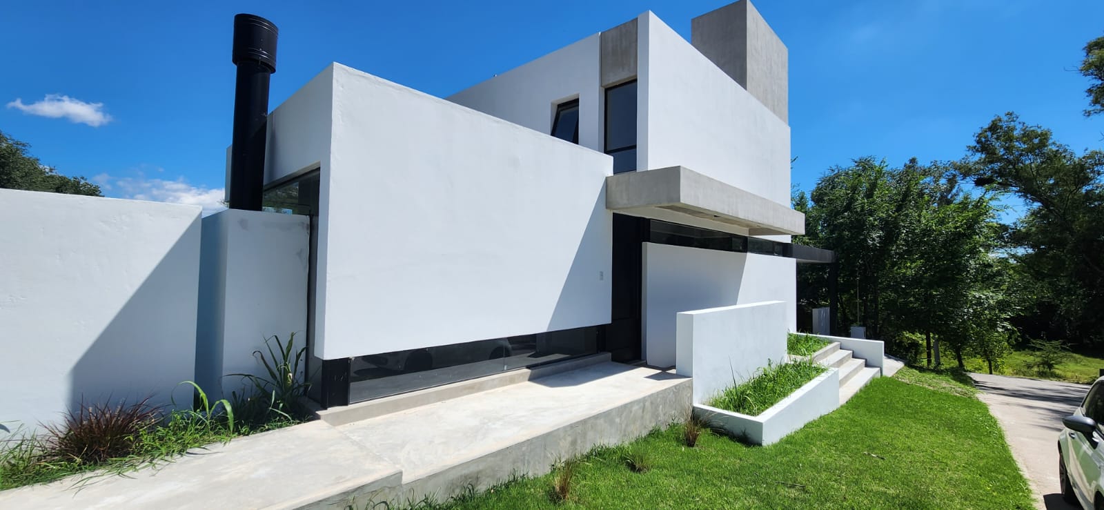 Casa de diseño en barrio La Carolina -  Vista  Seguridad  Diseño Pileta