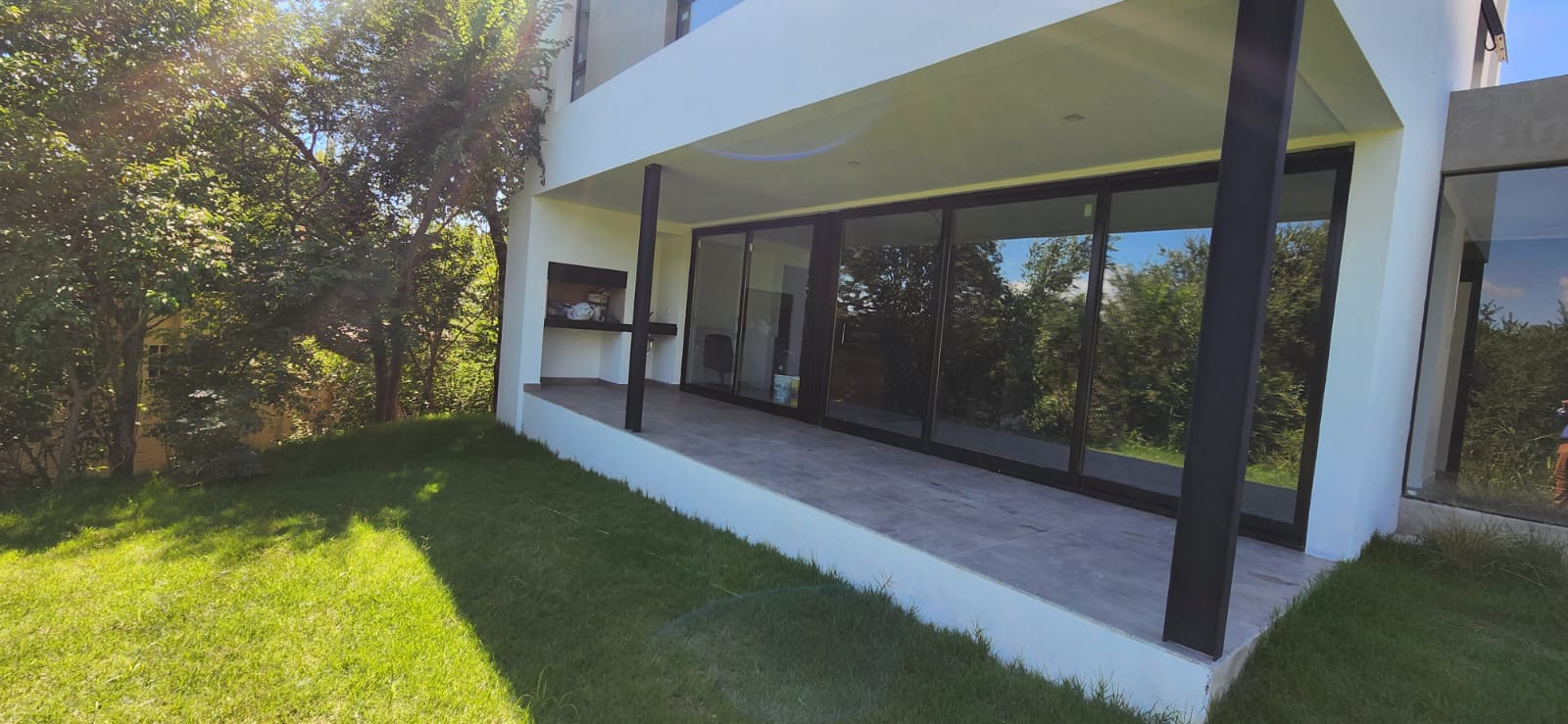 Casa de diseño en barrio La Carolina -  Vista  Seguridad  Diseño Pileta