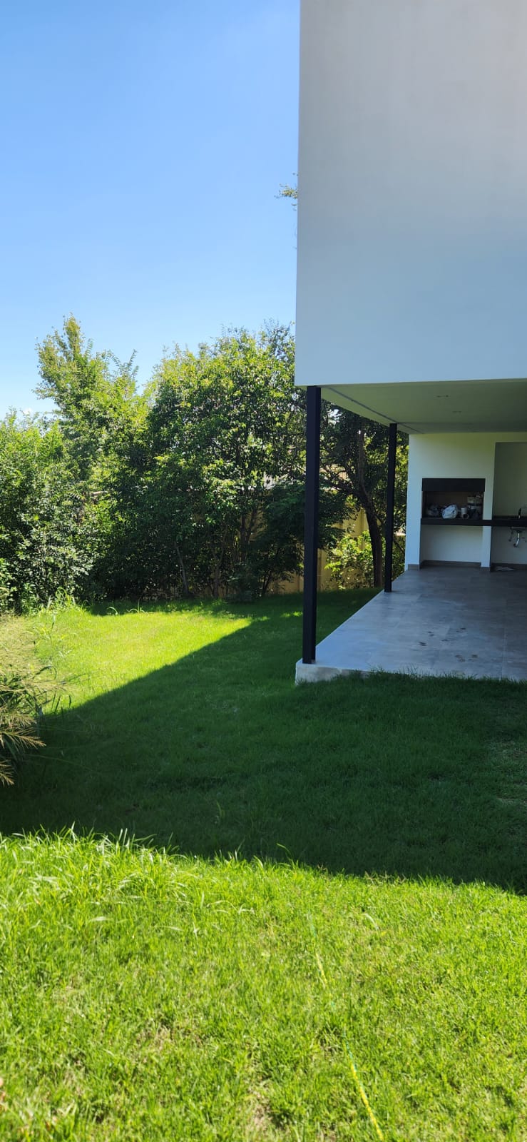 Casa de diseño en barrio La Carolina -  Vista  Seguridad  Diseño Pileta