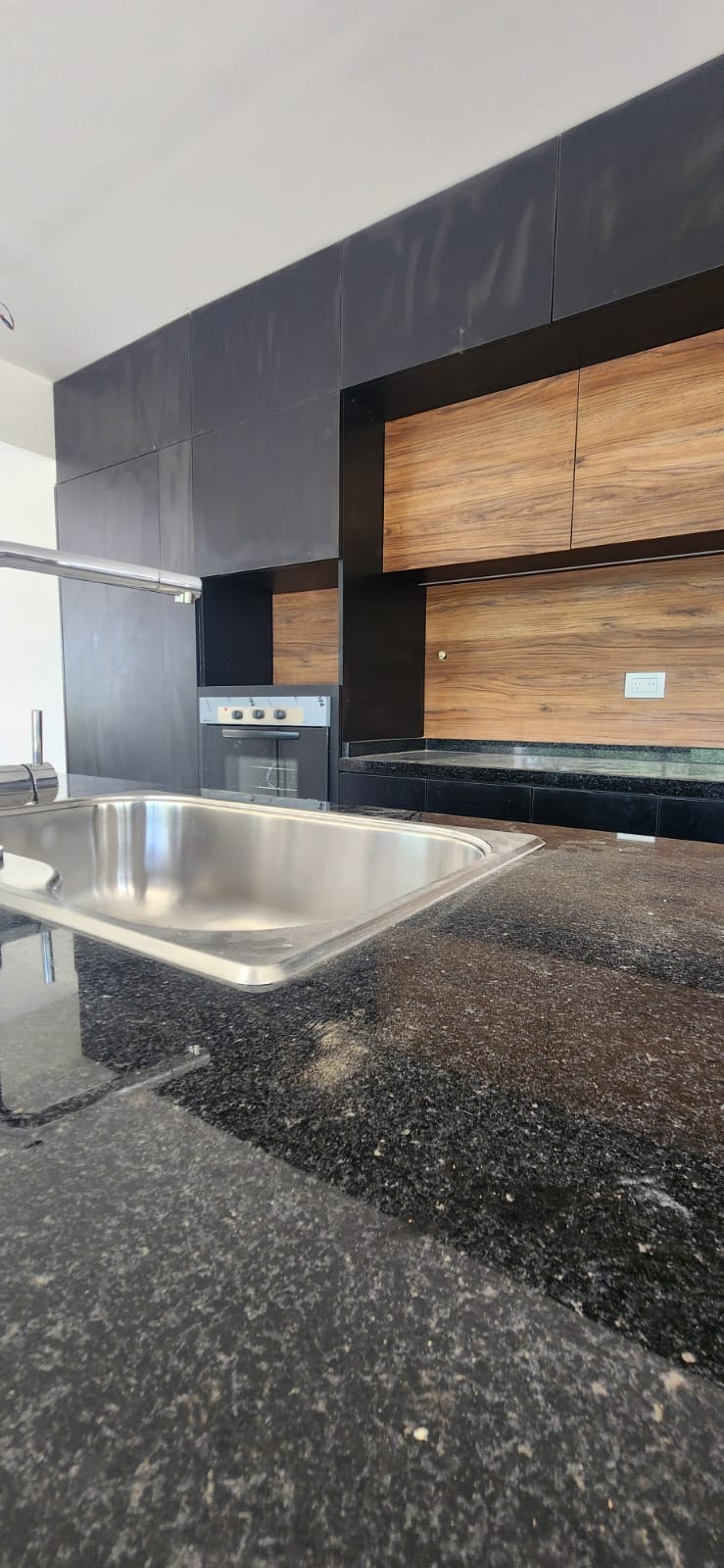 Casa de diseño en barrio La Carolina -  Vista  Seguridad  Diseño Pileta