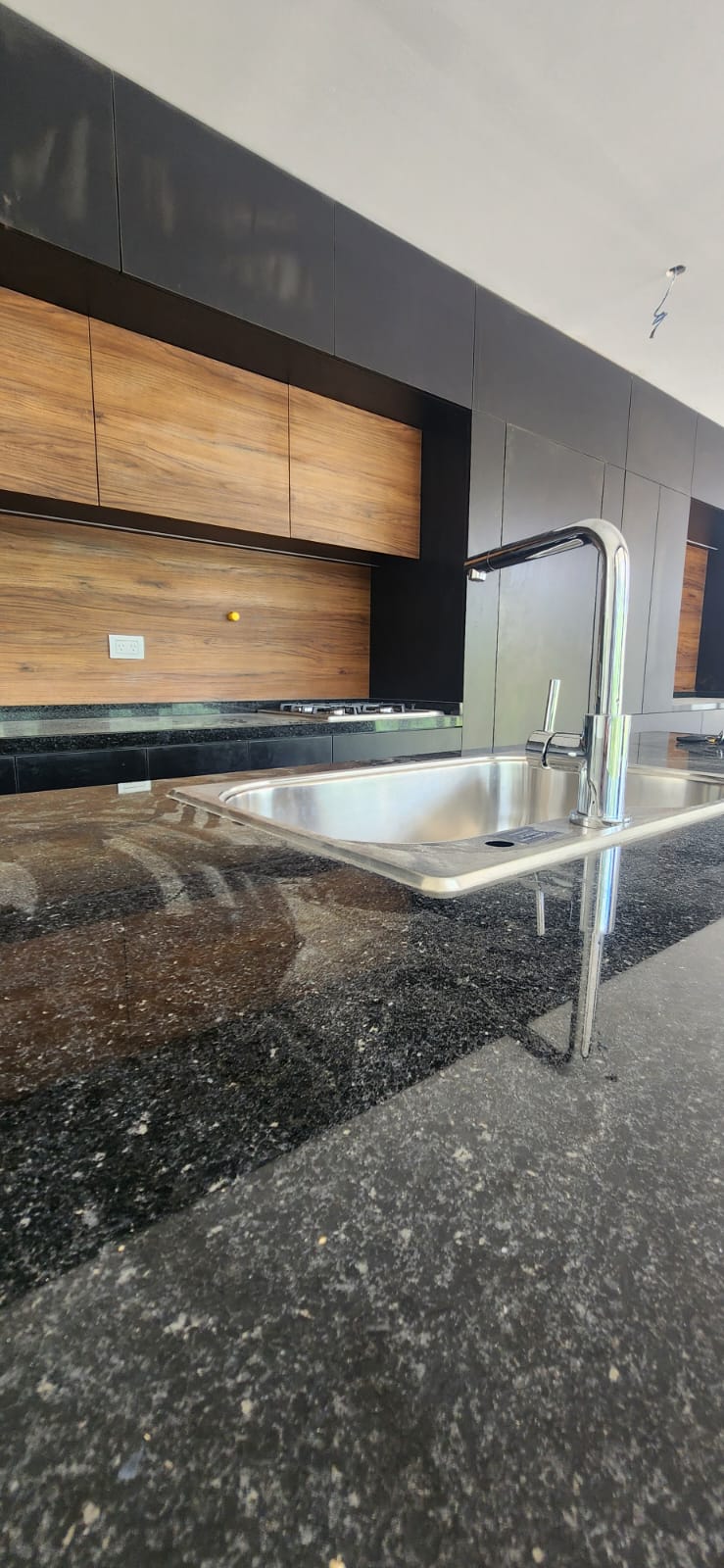 Casa de diseño en barrio La Carolina -  Vista  Seguridad  Diseño Pileta