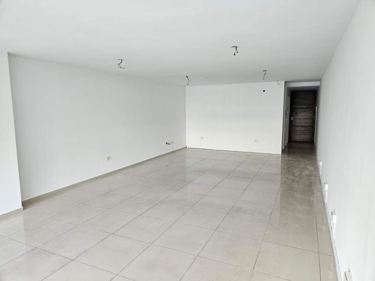 Alquiler planta libre con 2 baños - 60m2 - Seguridad - Terraza Propia