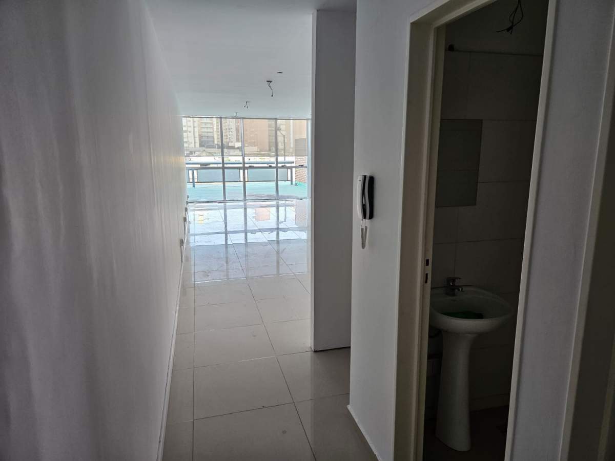 Alquiler planta libre con 2 baños - 60m2 - Seguridad - Terraza Propia