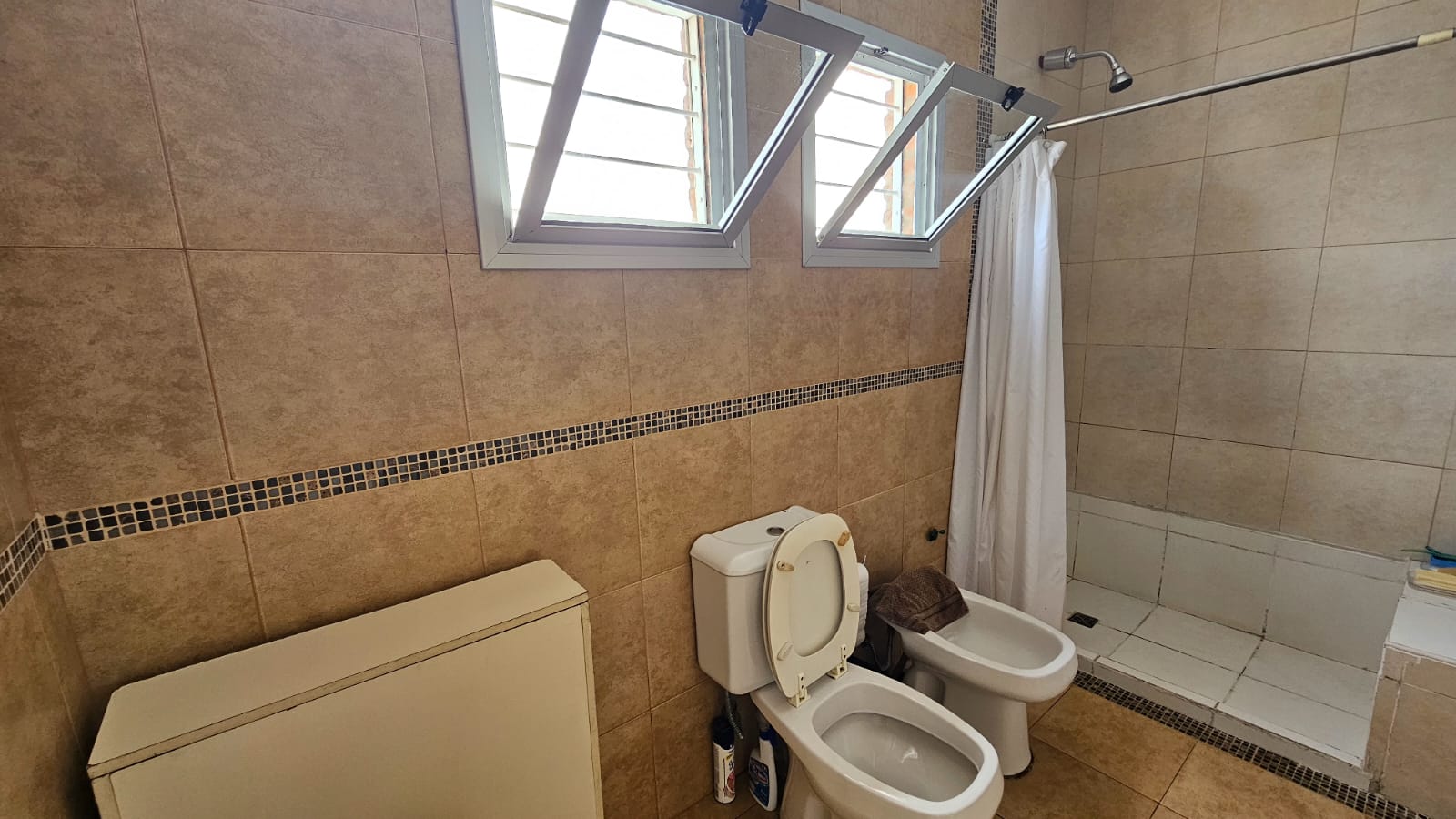 DÚPLEX EN VENTA  3 DORMITORIOS  COMPLEJO LAS JARKANAS (VALLE ESCONDIDO) APTO CRÉDITO