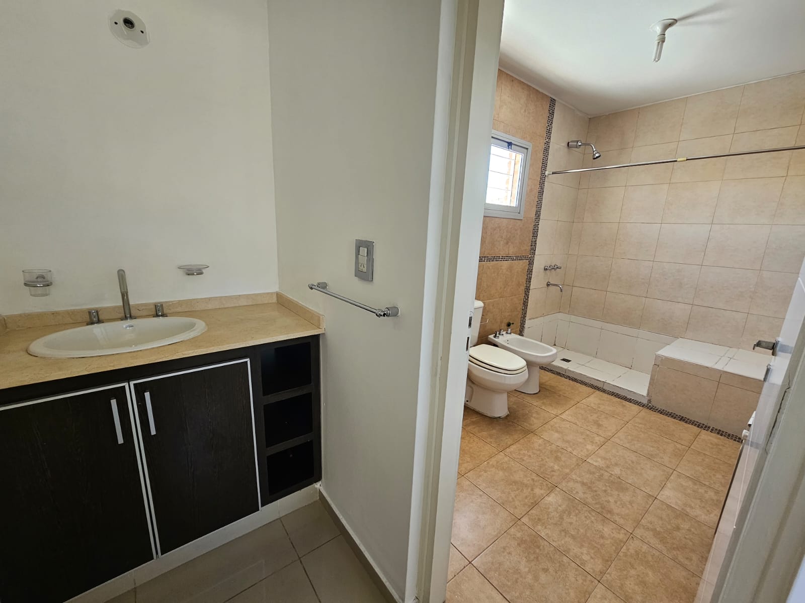 DÚPLEX EN VENTA  3 DORMITORIOS  COMPLEJO LAS JARKANAS (VALLE ESCONDIDO) APTO CRÉDITO