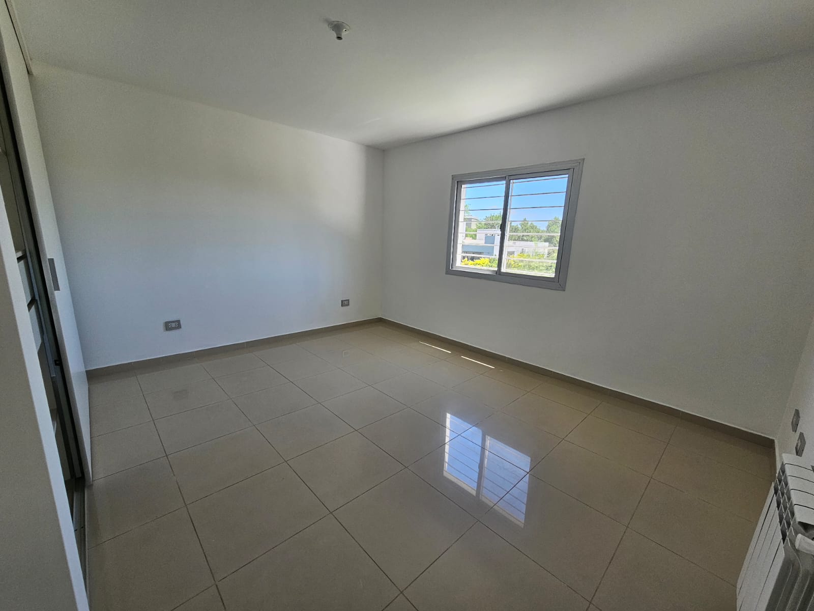 DÚPLEX EN VENTA  3 DORMITORIOS  COMPLEJO LAS JARKANAS (VALLE ESCONDIDO) APTO CRÉDITO