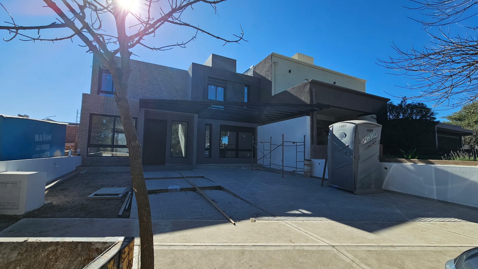 VENDO CASA DE 3 DORMITORIOS ( SUITE EN PB) A ESTRENAR EN MIRADORES 1 ( MANANTIALES 1)