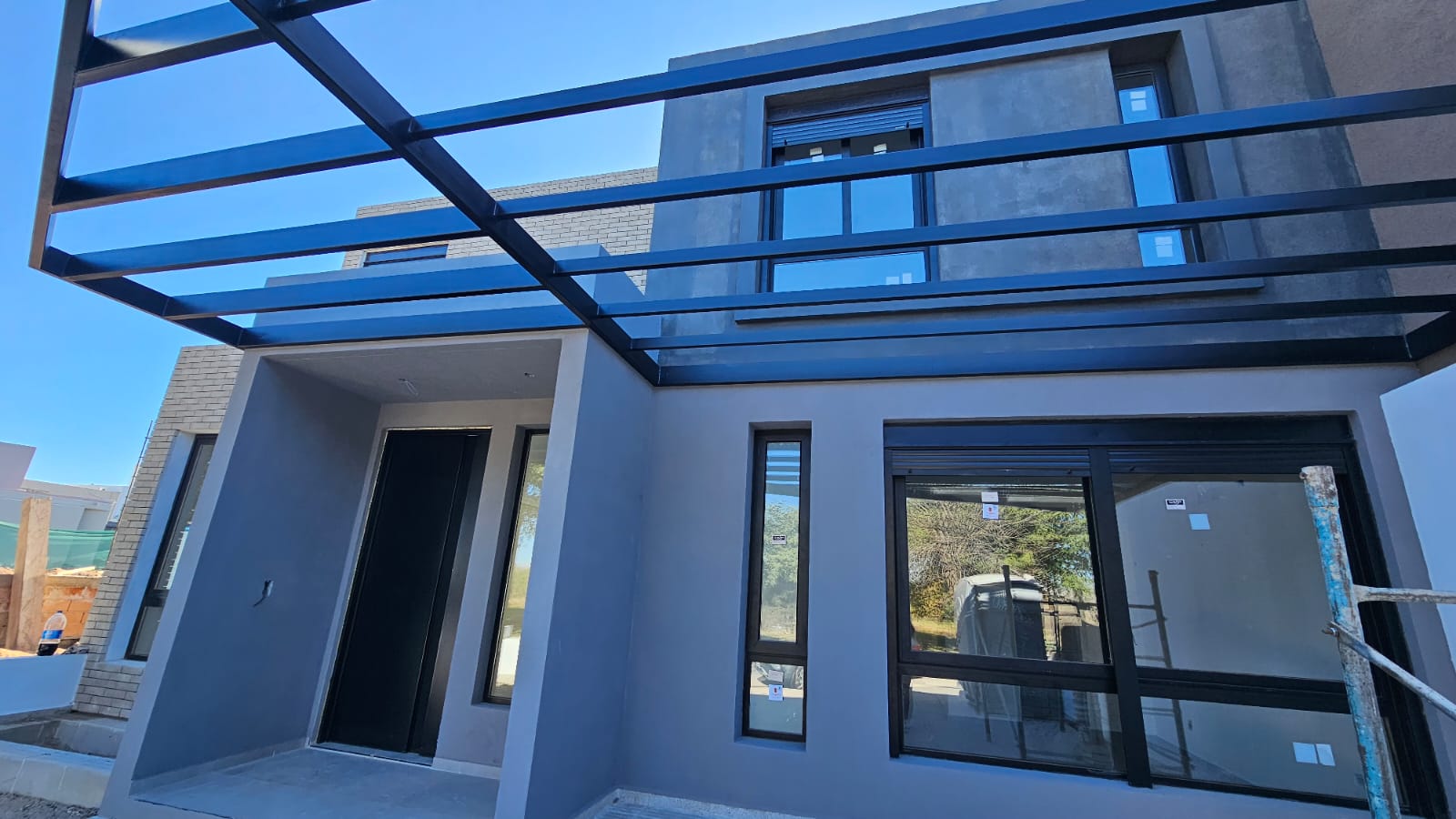 VENDO CASA DE 3 DORMITORIOS ( SUITE EN PB) A ESTRENAR EN MIRADORES 1 ( MANANTIALES 1)