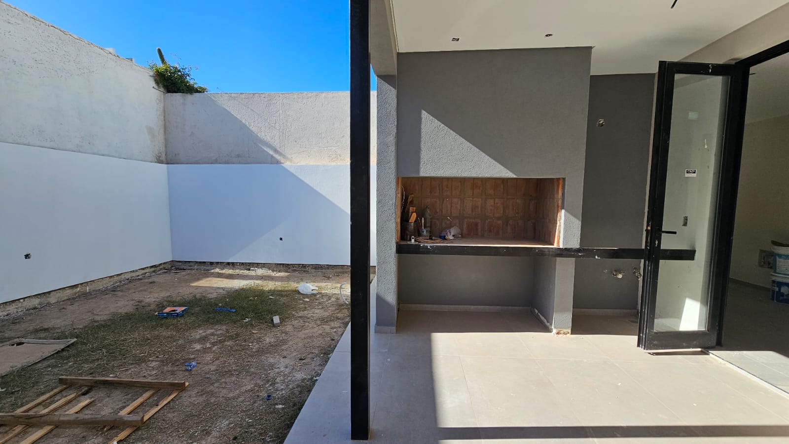 VENDO CASA DE 3 DORMITORIOS ( SUITE EN PB) A ESTRENAR EN MIRADORES 1 ( MANANTIALES 1)
