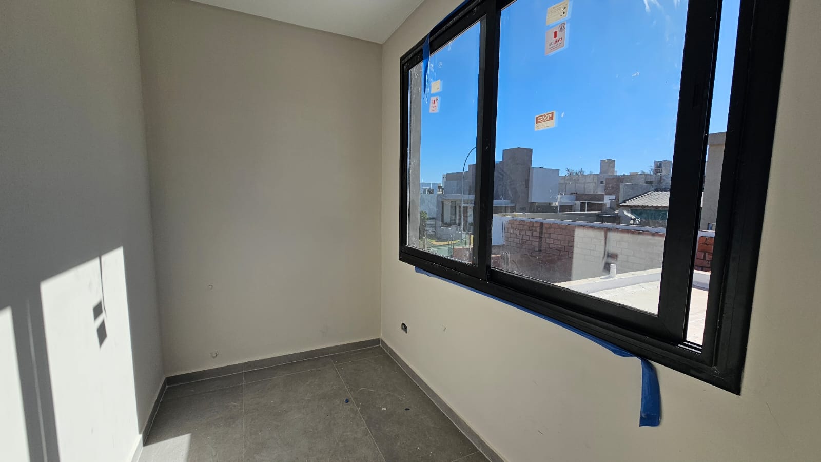 VENDO CASA DE 3 DORMITORIOS ( SUITE EN PB) A ESTRENAR EN MIRADORES 1 ( MANANTIALES 1)