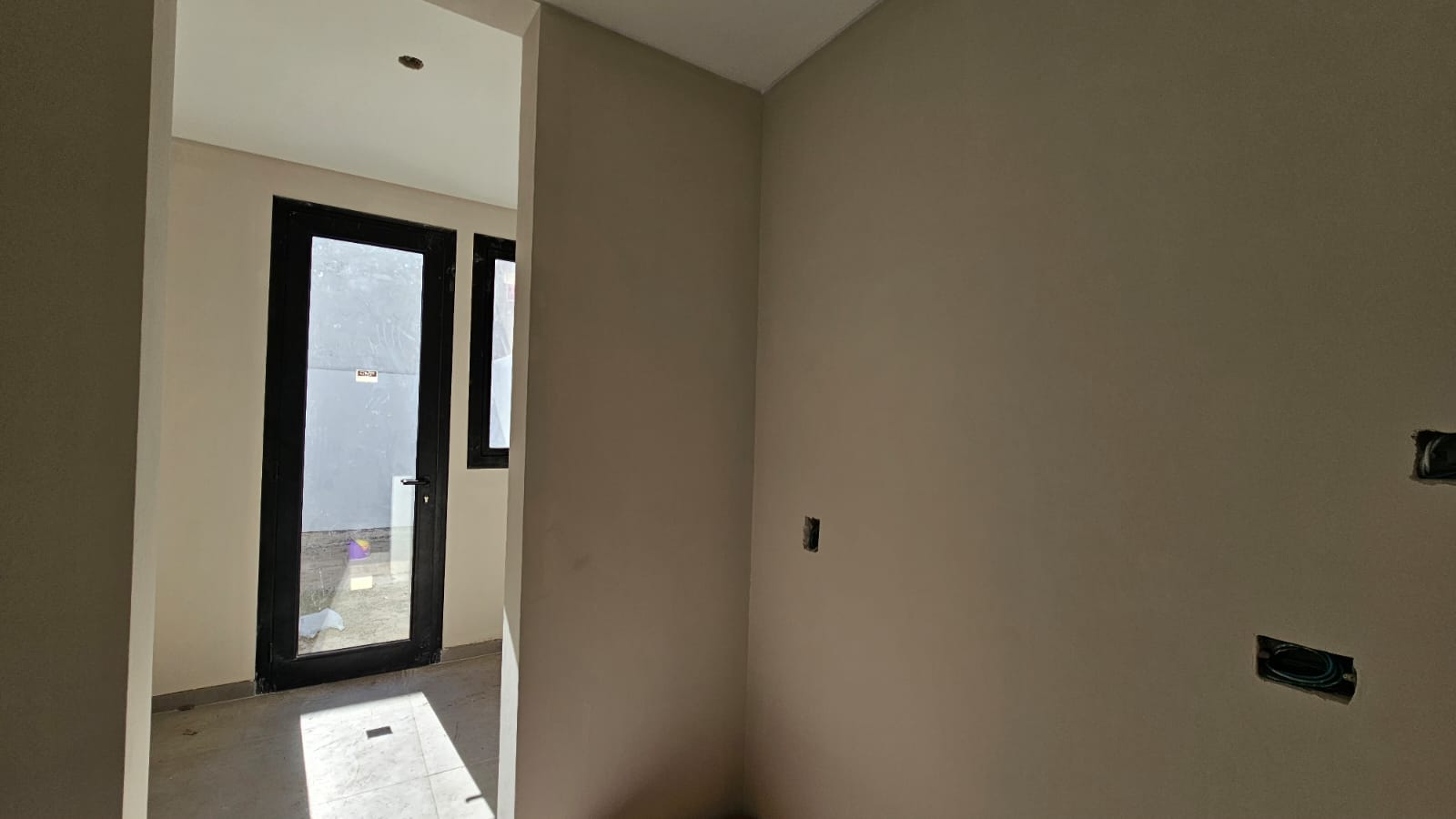VENDO CASA DE 3 DORMITORIOS ( SUITE EN PB) A ESTRENAR EN MIRADORES 1 ( MANANTIALES 1)