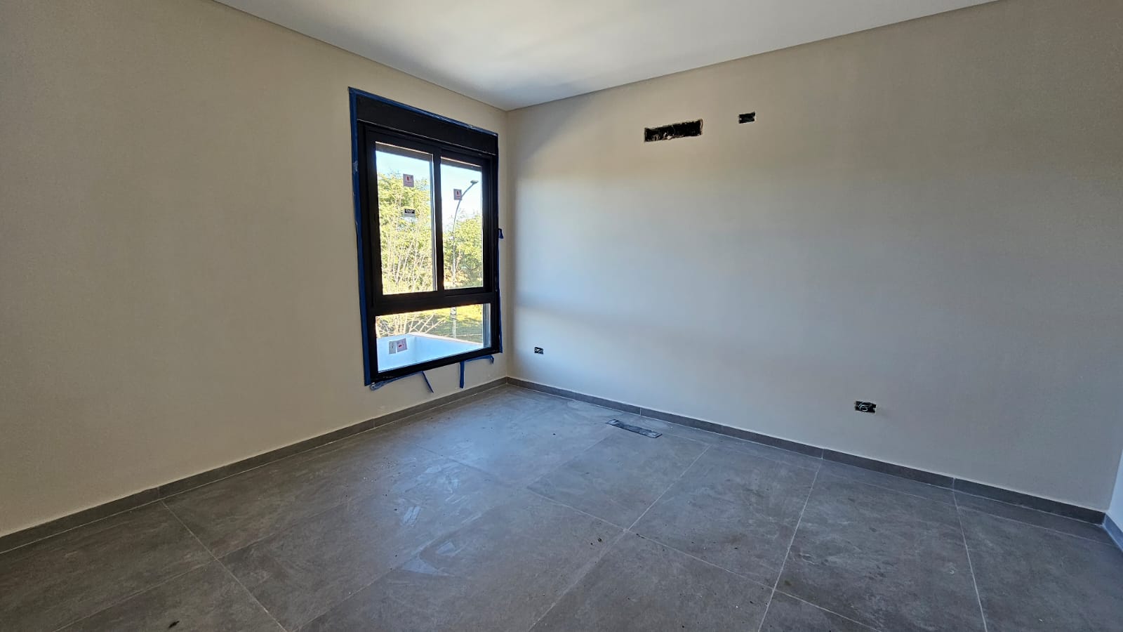 VENDO CASA DE 3 DORMITORIOS ( SUITE EN PB) A ESTRENAR EN MIRADORES 1 ( MANANTIALES 1)